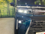 【LEDヘッドライト】悪天候や夜間走行時も良好な視界を確保し安心して運転できる高輝度LEDヘッドライトを装備!点灯速度が早く、消費電力も抑えられています。