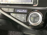 【オートエアコン】一度お好みの温度に設定すれば、車内の温度を検知し風量や温度を自動で調整。暑い…寒い…と何度もスイッチ操作をする必要はありません。快適な車内空間には必須の機能ですね♪