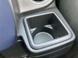 運転席にもドリンクホルダー装備☆運転席右側についているのでドリンクも取り出しやすい☆
