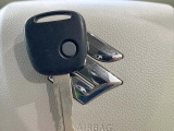 【キーレス】少し離れた場所からでもボタン一つでドアの開錠・施錠ができるのでとっても便利!ドアの鍵穴周りに傷をつけることもありません♪