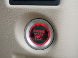 【プッシュスタートボタン】カギを差し込むことなくボタンを押すことでエンジンスタートができます。