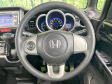インテリアに合わせたデザインのステアリングは、運転される方のことも考え、運転しやすい形状、大きさです。是非一度、実際に触ってお確かめください。