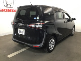 プライバシーガラスが装備されています。外を見るときには気にならずに、後方車両からは車内が見えにくい設計になっております。