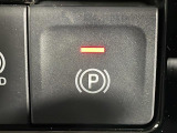 【電動パーキングブレーキ】パーキングブレーキを指先だけで操作可能です!力の弱い人にも安心してブレーキをかけていただけます!