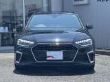 シングルフレームグリルはAudiの象徴的なデザイン要素であり、一目でAudiとわかるスタイル、大きくて迫力のある形状が車のスポーティな印象を強調しており、魅力的なデザインとなっています。