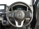【Honda SENSING】 カメラ等装置で精度の高い検知能力を発揮、安全運転を支援します。ステアリング上のコントローラーに注目!