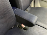 【アームレスト】運転中の身体の負担を軽減してくれるアームレストを装備♪