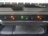 ハンドルヒーターも装備しており冬場の運転でもハンドルが温かくなりシートヒーターも付いており快適に過ごせます!