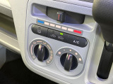 【オートエアコン】一度お好みの温度に設定すれば、車内の温度を検知し風量や温度を自動で調整。暑い…寒い…と何度もスイッチ操作をする必要はありません。快適な車内空間には必須の機能ですね♪