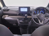 必要な装備を使いやすい位置に配置した機能的な運転席まわり。操作感や車両感覚など、ぜひ運転席に座って確かめてください。