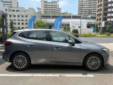 【BMWの伝統-3】BMWのお車は、“駆け抜ける歓び”を体現しております。走行の安定性とコーナリングの良さを追求し、思い通りにハンドルの操作可能です。