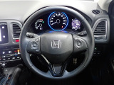 ハンドル左側にはオーディオ操作が出来るオーディオリモートコントロールスイッチ、右側にはHonda SENSINGとオートクルーズコントロールのスイッチを装備!