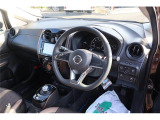 前席全体 目線も高く広い視界で安心して運転することができますね!
