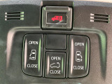 【両側パワースライドドア】スマートキーや運転席のスイッチで後席両側スライドドアの開閉が可能♪電動だから力を入れてドアを開ける必要が無く、小さなお子様でも簡単に開け閉めでき快適です♪