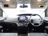 運転席・助手席ともにバニティミラーが備わっていますので、車の外に出る前にパパッと身だしなみをチェックすることができて便利ですよ♪