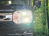 【LEDヘッドライト】悪天候や夜間走行時も良好な視界を確保し安心して運転できる高輝度LEDヘッドライトを装備!点灯速度が早く、消費電力も抑えられています。