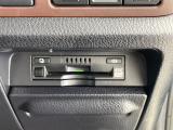 【ETC2.0(DSRC/ITSスポット)】ETCカードを挿入すれば料金所はノンストップで通過できます。ETC限定の割引や、高速道路の情報提供サービスを利用できます。