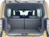 【トランク】積み込みやすくて、たっぷり積める荷室です。シートアレンジできるものは、乗車人数と荷物の量や大きさによってシートを動かすことができるので、より快適なドライブが可能です!