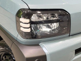 【LEDヘッドライト】悪天候や夜間走行時も良好な視界を確保し安心して運転できる高輝度LEDヘッドライトを装備!点灯速度が早く、消費電力も抑えられています。