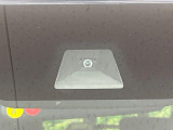 【ホンダセンシング】走行中に前方の車両等を認識し、衝突しそうな時は警報とブレーキで衝突回避と被害軽減をアシスト。より安全にドライブをお楽しみいただけます。