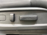 【パワーシート】スイッチ一つで簡単にシートの微調整が可能!電動だから力もいりません!快適なシートポジションにセットして、快適なドライブをお楽しみください。