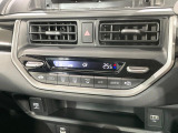 【オートエアコン】一度お好みの温度に設定すれば、車内の温度を検知し風量や温度を自動で調整。暑い…寒い…と何度もスイッチ操作をする必要はありません。快適な車内空間には必須の機能ですね♪