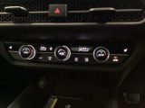デュアルフルオートエアコンなので、スイッチ1つでオールシーズン、運転席、助手席別々に快適温度に設定する事が出来ます。