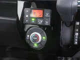 オートエアコン機能で、車内を自動的に、設定した温度に保ってくれます。