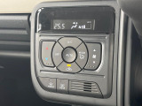 【オートエアコン】一度お好みの温度に設定すれば、車内の温度を検知し風量や温度を自動で調整。暑い…寒い…と何度もスイッチ操作をする必要はありません。快適な車内空間には必須の機能ですね♪