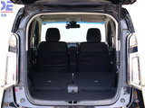 『1台』のお車に対して、3名体制で日々議論を重ね仕入れを行っております。