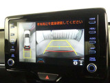 パノラミックビューモニター付きです。車両を上から見たような映像をディスプレイオーディオ画面に表示。運転席からの目視だけでは見にくい、車両周辺の状況をリアルタイムでしっかり確認できます。
