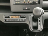 【オートエアコン】設定した温度を保つオートエアコン装備です。これなら適温が維持できますね!