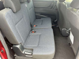 足元広々な2列目シート!軽でも窮屈感が全くありません♪トランクにわざわざ荷物を積まなくても大丈夫です!