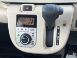 インパネにシフトレバーがございます^^空間を広く使うことができ、ハンドルにも近いため操作性にも優れています☆
