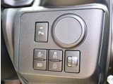 『1台』のお車に対して、3名体制で日々議論を重ね仕入れを行っております。