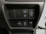 【安全装備も充実】車線逸脱警報システム。バック時の障害物を検知し知らせるパーキングセンサー付きです。