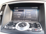 『1台』のお車に対して、3名体制で日々議論を重ね仕入れを行っております。