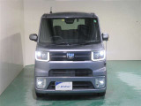 明度の高いLEDヘッドライトで、夜間の運転も安心です。