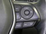 【レーダークルーズコントロール】(全車速追従機能付)付きです。車速に応じて追従支援してくれるので、ロングドライブも快適です。詳細は販売店スタッフまでおたずねください。