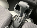 こちらのシフトは、車両にマッチしたデザインになっています!握りやすく、操作し易い配置になっていますので、いつも触れるシフトだからこそ、大切ですね!