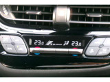 オートエアコンを装備。好きな温度で設定をすれば、自動で車内を快適な温度にできます。