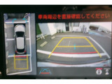 パノラミックビューモニター付きです。車両を上から見たような映像をディスプレイオーディオ画面に表示。運転席からの目視だけでは見にくい、車両周辺の状況をリアルタイムでしっかり確認できます。
