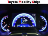 先進的なディスプレイ表示のスピードメーターです。ドライブに必要な情報が中央に集約され操作もしやすいです。