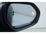 ウインカーミラーにはBSM(ブラインドスポットモニター)を搭載。隣を走る車両が死角に入るとLEDインジケーターを点灯。また、ウィンカーを出すとインジケーターも光って点滅!注意を促してくれます