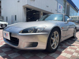 大好評のボディコーティング「弾スプラッシュコート」もご納車までに施工可能。通常のガラスコートと異なる、耐久年数6年の無機質ガラスコーティングが、ボディをキレイな状態に保ってくれます。