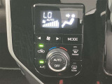 オートエアコンは温度を設定するだけで、自動で風量などを設定してくれます。運転しながら操作も必要ないので、安全性も向上します。