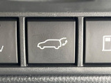 【パワーバックドア】スマートキーや運転席のボタンを押すだけでリアゲートが自動で開閉します!荷物を持っている時や、高い位置にあるバックドアを閉める際に便利な機能です♪