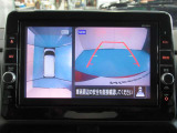アラウンドモニター 白線や駐車車両をナビ及びルームミラーに表示 駐車している車両との位置関係も一目で分かって安心です