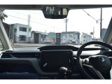 【インパネ】フロントからの視野もこんなに広いです♪運転のしやすさもこのお車の特徴です☆