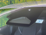 【プリクラッシュセーフティ】前方の車両等を検知し、衝突しそうな時は警報で注意を促し、ブレーキを踏む力をサポート。ブレーキを踏めなかった場合は衝突被害軽減ブレーキが作動、衝突回避をサポートします。